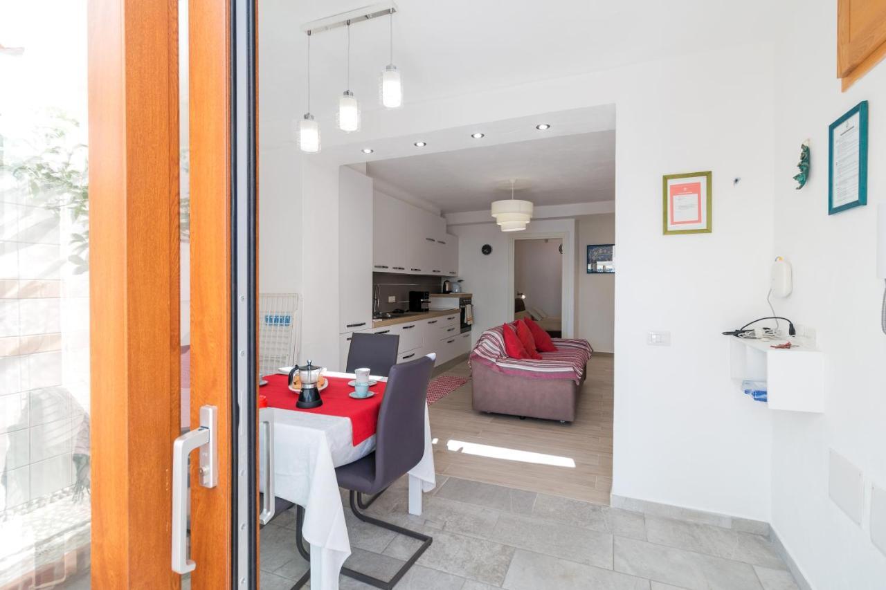 Purple Flower Suit Apartment Cala Gonone Buitenkant foto