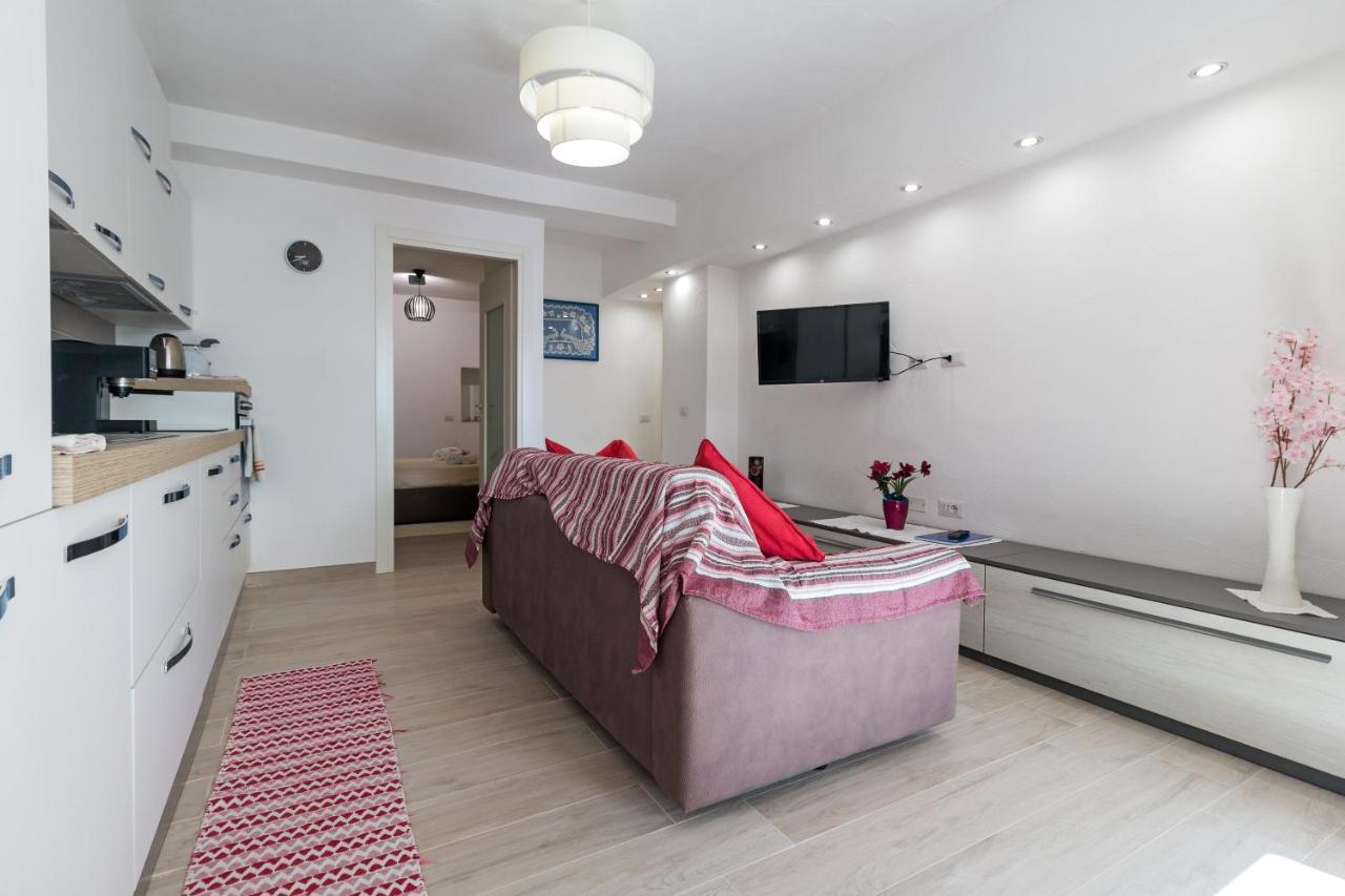 Purple Flower Suit Apartment Cala Gonone Buitenkant foto